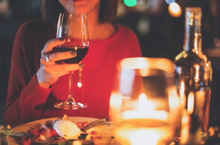 Víno a sviečka v darčekovom balení pre obchodných partnerov, klientov, zamestnancov